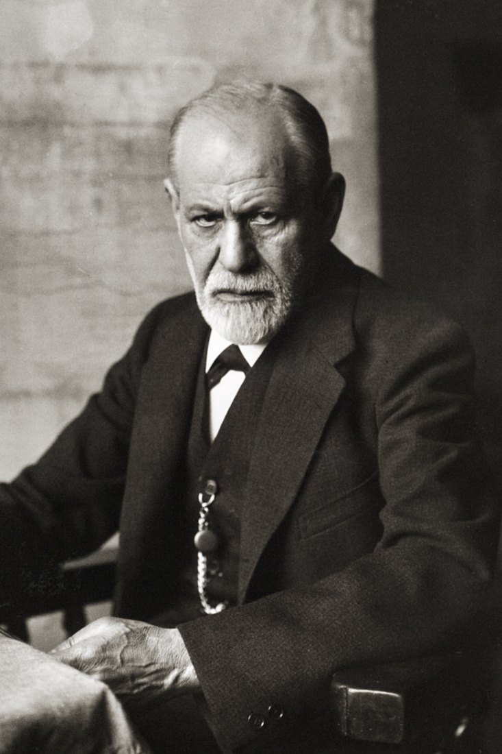 Retrato sentado de Sigmund Freud, fotografado por Ferdinand Schmutzer em 1926.
